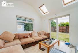 4 bedroom, Semi-detached bungalow for sale