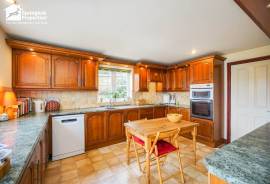 3 bedroom, Detached house for sale