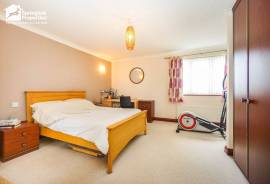 3 bedroom, Detached house for sale