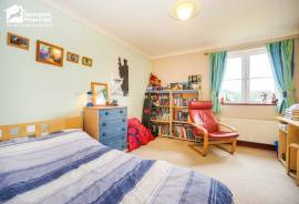 3 bedroom, Detached house for sale