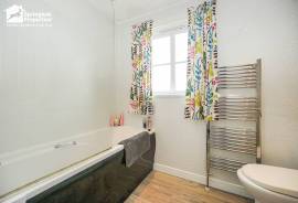 3 bedroom, Detached house for sale