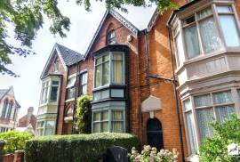 5 bedroom, Terraced House for sale