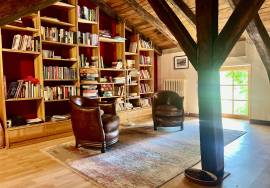 Biron: Devenez proprietaire d\'un morceau d\'histoire, en devenant le proprietaire de ces anciennes ecuries du Chateau de Biron