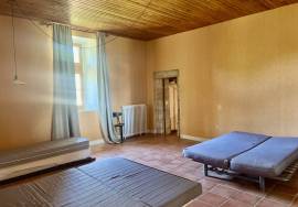 Biron: Devenez proprietaire d\'un morceau d\'histoire, en devenant le proprietaire de ces anciennes ecuries du Chateau de Biron