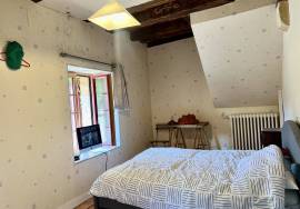 Biron: Devenez proprietaire d\'un morceau d\'histoire, en devenant le proprietaire de ces anciennes ecuries du Chateau de Biron