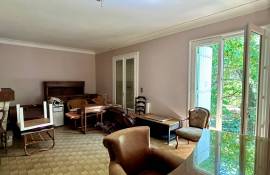 Propriete sur 11 hectares avec deux maisons d\'habitation et de nombreuses dependances aux portes de Bergerac
