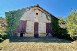 Propriete sur 11 hectares avec deux maisons d\'habitation et de nombreuses dependances aux portes de Bergerac