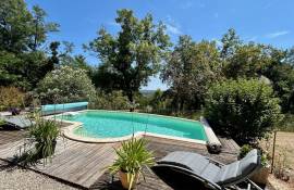 Propriete sur 11 hectares avec deux maisons d\'habitation et de nombreuses dependances aux portes de Bergerac