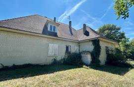 Propriete sur 11 hectares avec deux maisons d\'habitation et de nombreuses dependances aux portes de Bergerac