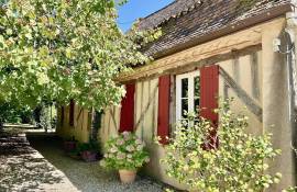 Propriete sur 11 hectares avec deux maisons d\'habitation et de nombreuses dependances aux portes de Bergerac