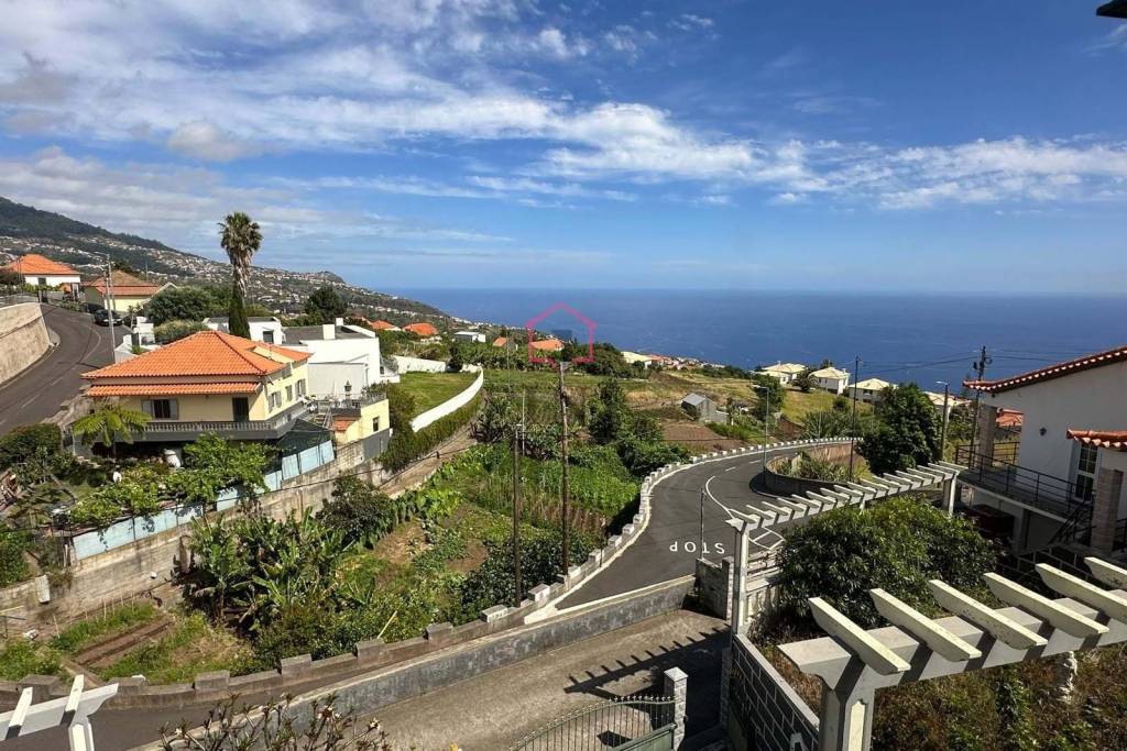 House for Sale - 3 Bedrooms in Estreito da Calheta