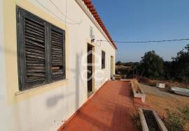 Experience the charm of the Algarve in your own small farm 8 minutes away. of the beaches