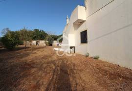 Experience the charm of the Algarve in your own small farm 8 minutes away. of the beaches