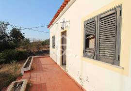 Experience the charm of the Algarve in your own small farm 8 minutes away. of the beaches
