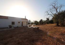 Experience the charm of the Algarve in your own small farm 8 minutes away. of the beaches