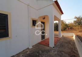 Experience the charm of the Algarve in your own small farm 8 minutes away. of the beaches