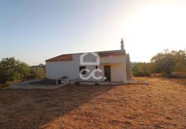 Experience the charm of the Algarve in your own small farm 8 minutes away. of the beaches