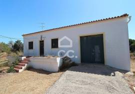 Experience the charm of the Algarve in your own small farm 8 minutes away. of the beaches