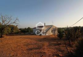 Experience the charm of the Algarve in your own small farm 8 minutes away. of the beaches