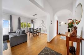Fully Refurbished and Furnished 4 Bedroom Apartment for sale on Avenida 25 de Abril, Portimao