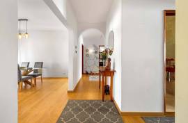 Fully Refurbished and Furnished 4 Bedroom Apartment for sale on Avenida 25 de Abril, Portimao