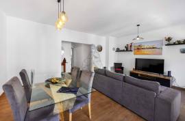 Fully Refurbished and Furnished 4 Bedroom Apartment for sale on Avenida 25 de Abril, Portimao