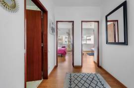 Fully Refurbished and Furnished 4 Bedroom Apartment for sale on Avenida 25 de Abril, Portimao