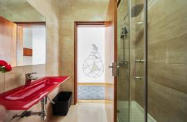 Fully Refurbished and Furnished 4 Bedroom Apartment for sale on Avenida 25 de Abril, Portimao