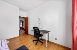 Fully Refurbished and Furnished 4 Bedroom Apartment for sale on Avenida 25 de Abril, Portimao