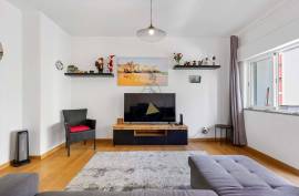 Fully Refurbished and Furnished 4 Bedroom Apartment for sale on Avenida 25 de Abril, Portimao