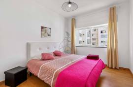 Fully Refurbished and Furnished 4 Bedroom Apartment for sale on Avenida 25 de Abril, Portimao
