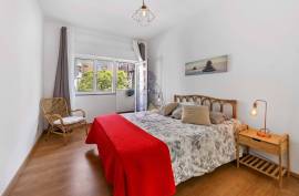 Fully Refurbished and Furnished 4 Bedroom Apartment for sale on Avenida 25 de Abril, Portimao