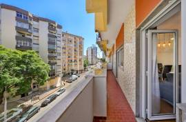Fully Refurbished and Furnished 4 Bedroom Apartment for sale on Avenida 25 de Abril, Portimao