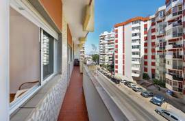 Fully Refurbished and Furnished 4 Bedroom Apartment for sale on Avenida 25 de Abril, Portimao