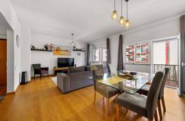 Fully Refurbished and Furnished 4 Bedroom Apartment for sale on Avenida 25 de Abril, Portimao