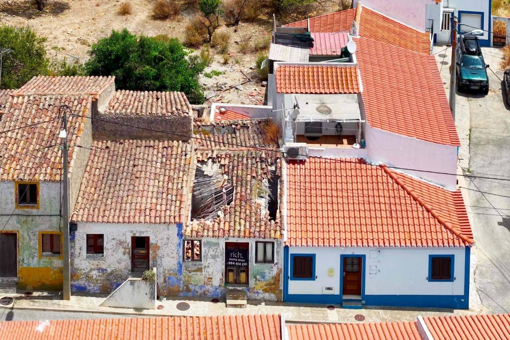 Ruin with Redevelopment Potential in Alcantarilha – Excellent Opportunity