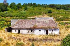 Farmhouse with Stream to Restore in Fóia, Monchique