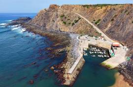 Rustic land with 48000 m2 at 3 km Arrifana beach - Aljezur
