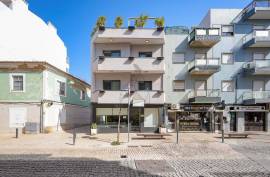 Refurbished office for rent by the year in the Center of Portimão