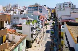 Refurbished office for rent by the year in the Center of Portimão