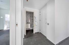 Refurbished office for rent by the year in the Center of Portimão