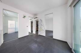 Refurbished office for rent by the year in the Center of Portimão