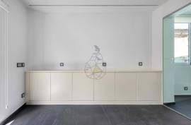 Refurbished office for rent by the year in the Center of Portimão