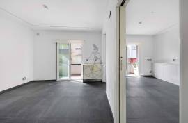 Refurbished office for rent by the year in the Center of Portimão