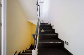 Refurbished office for rent by the year in the Center of Portimão