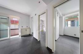Refurbished office for rent by the year in the Center of Portimão