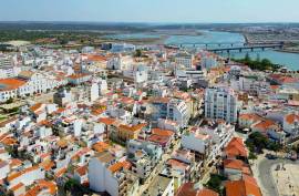 Refurbished office for rent by the year in the Center of Portimão
