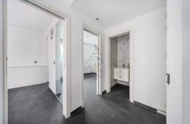 Refurbished office for rent by the year in the Center of Portimão