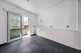Refurbished office for rent by the year in the Center of Portimão