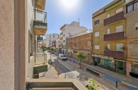 Refurbished office for rent by the year in the Center of Portimão